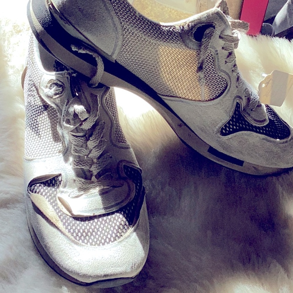 Golden goose runners Gray Sneakers with Mesh Upper and Sporty Design